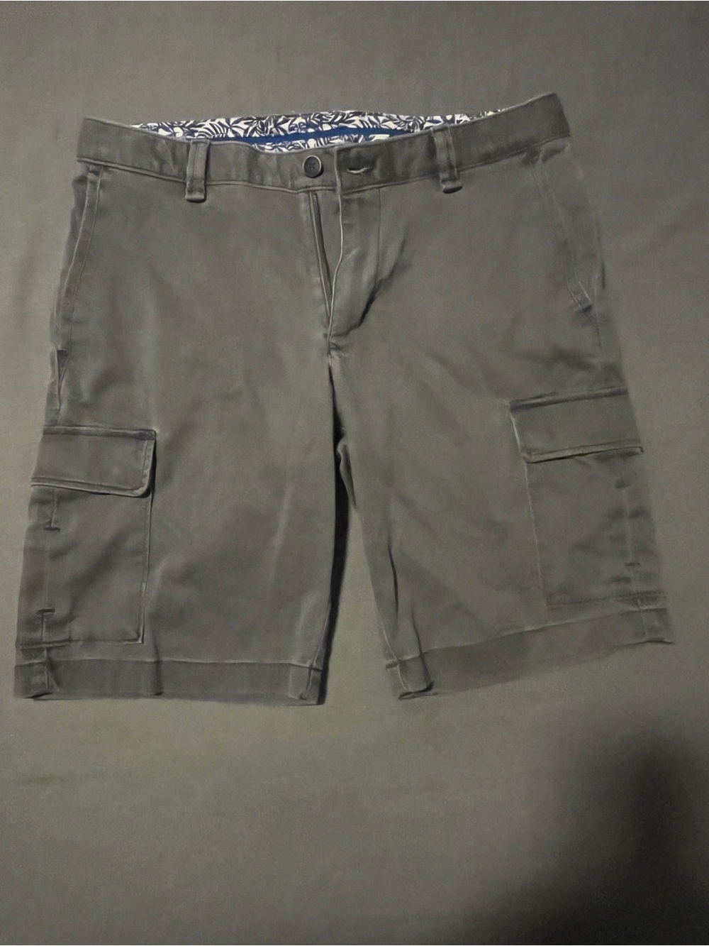 Tommy Bahama Men's Gray Cargo Shorts with Floral Waistband